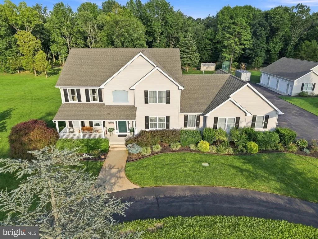 Photo of 646 ALBERTSON ROAD