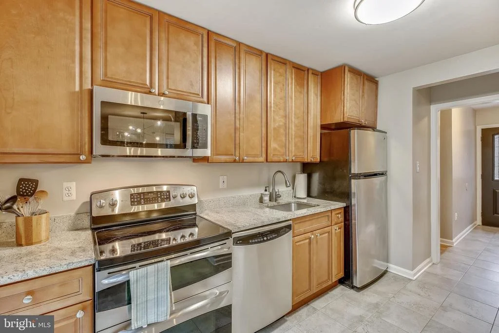 Photo of 10105 MEREDITH AVENUE