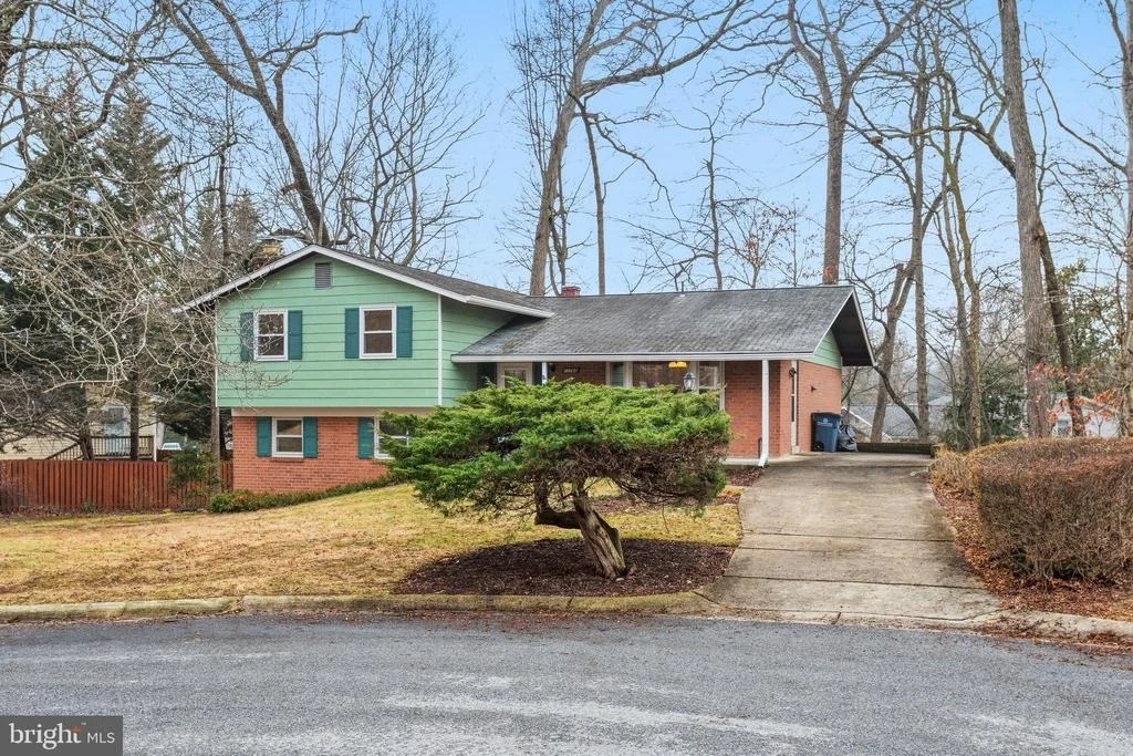 Photo of 11705 DEVILWOOD COURT