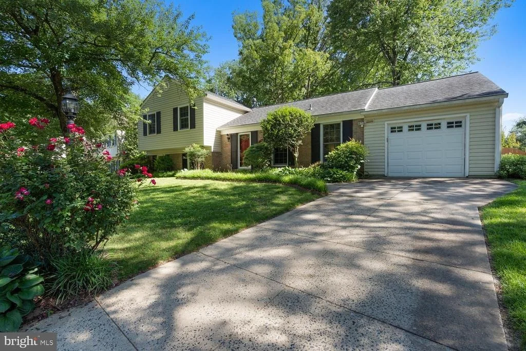Photo of 9501 WALLINGFORD DRIVE