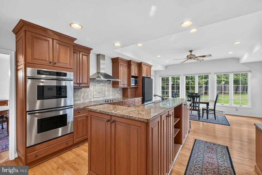 Photo of 6916 SUMMERSWOOD DRIVE