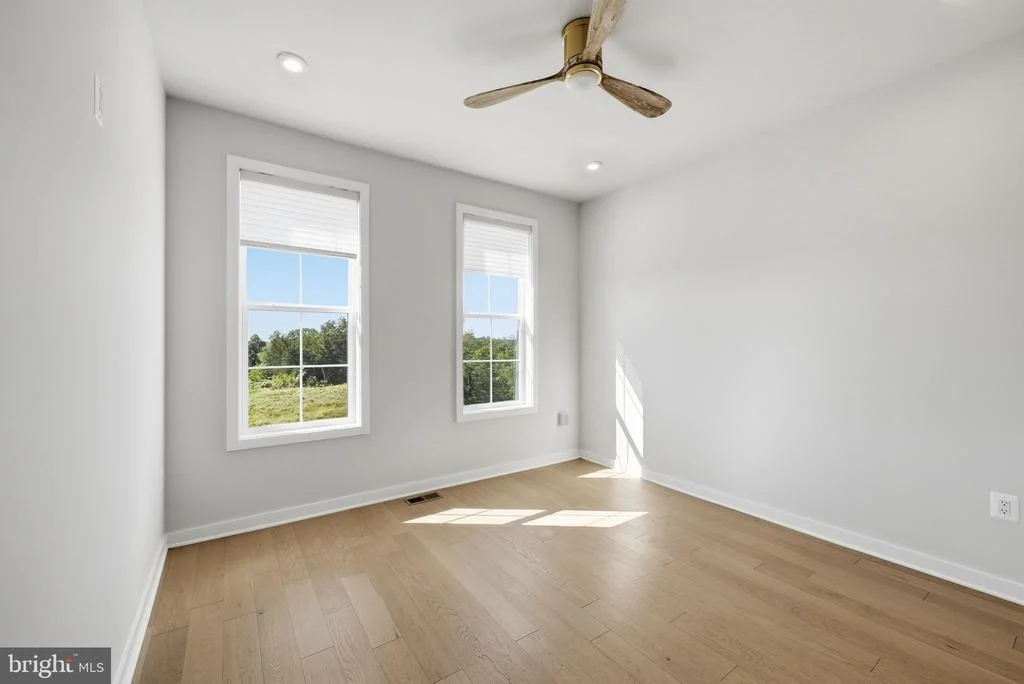 Photo of 43556 CENTERGATE DRIVE