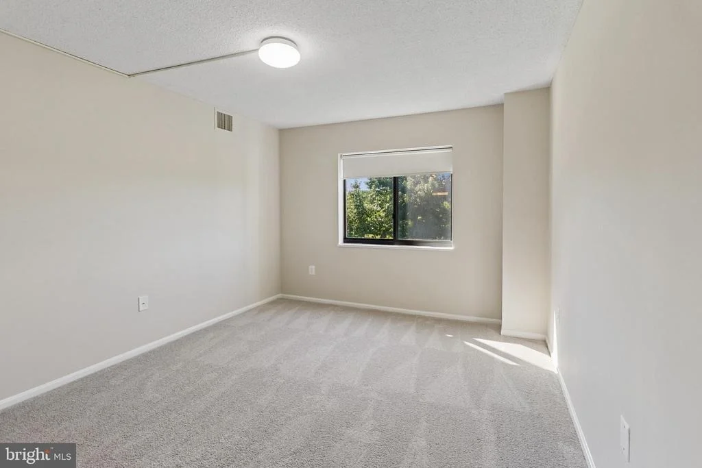 Photo of Unit 2620 at 15107 INTERLACHEN DRIVE