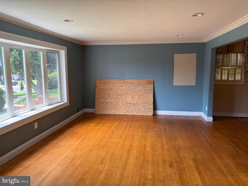 Photo of 906 VENICE DRIVE