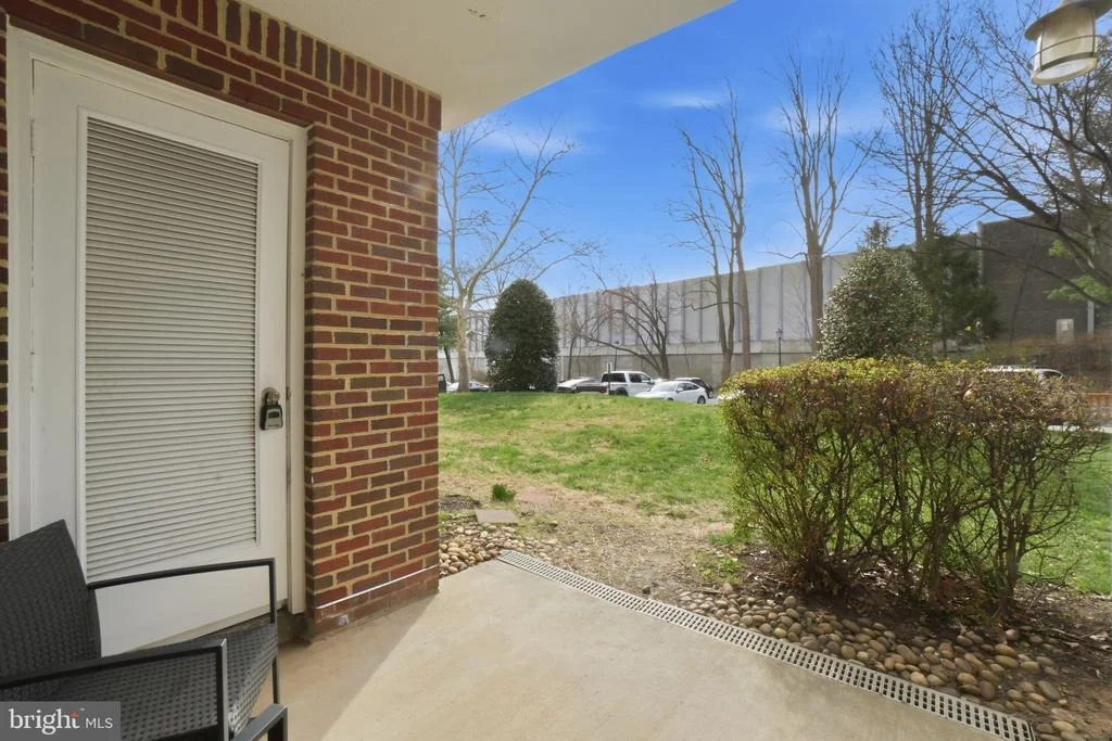 Photo of Unit 2A2 at 3179 SUMMIT SQUARE DRIVE
