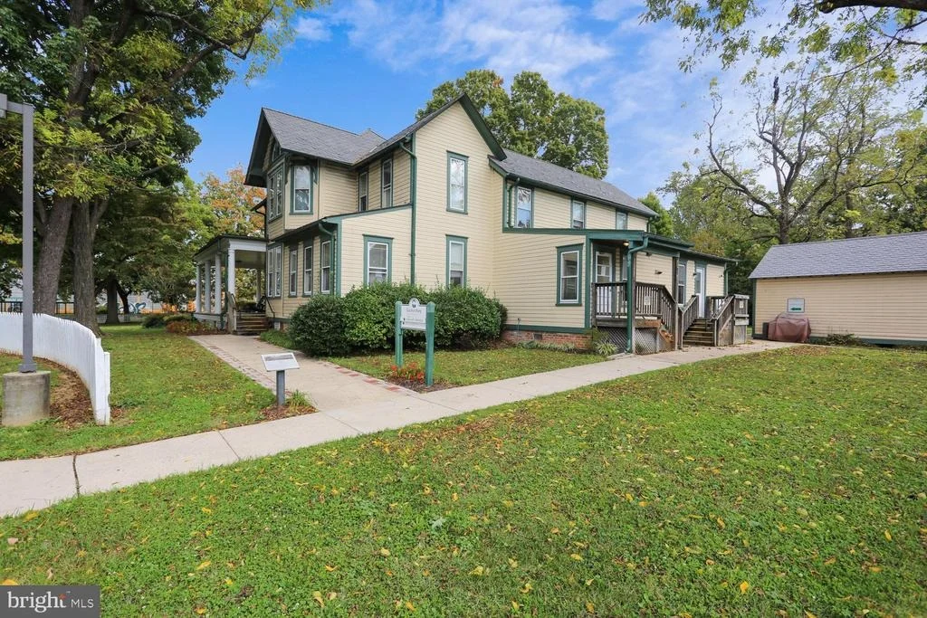 Photo of 205 TULIP DRIVE