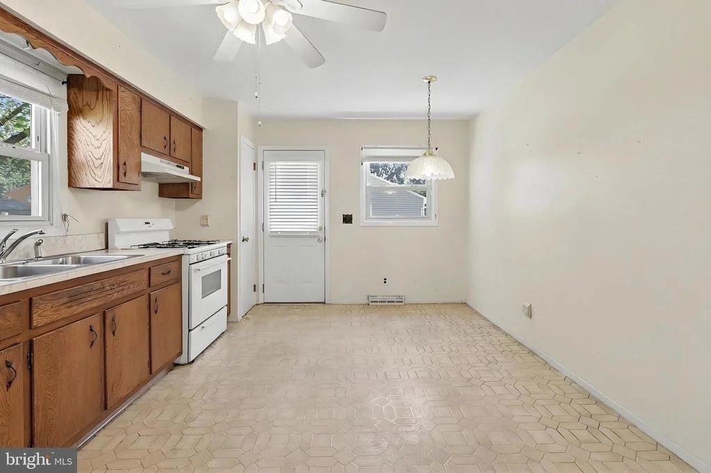 Photo of 16 RUNNING BROOK ROAD