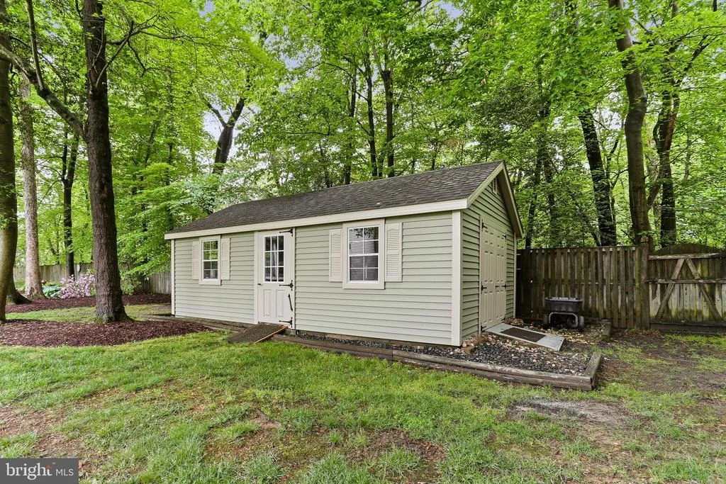 Photo of 10000 MADRONAWOOD DRIVE