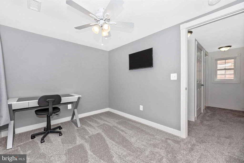 Photo of 1 E E STREET