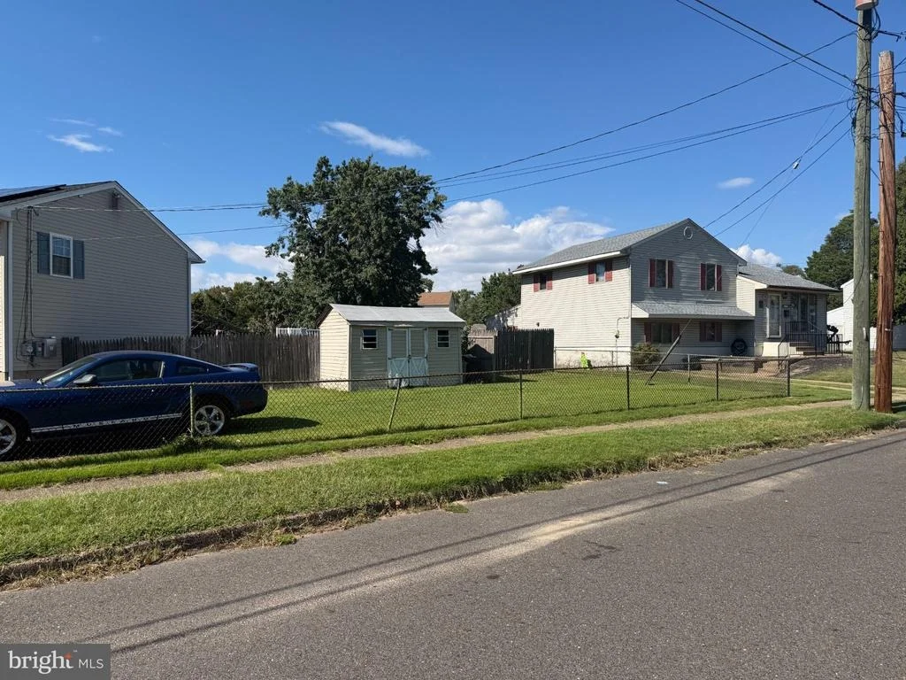 Photo of 812 W 3RD AVENUE