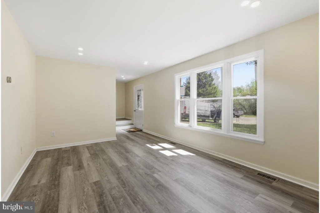 Photo of 24823 CUTSAIL DRIVE