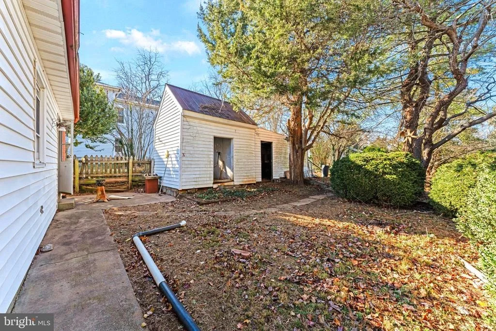 Photo of 323 MAIN