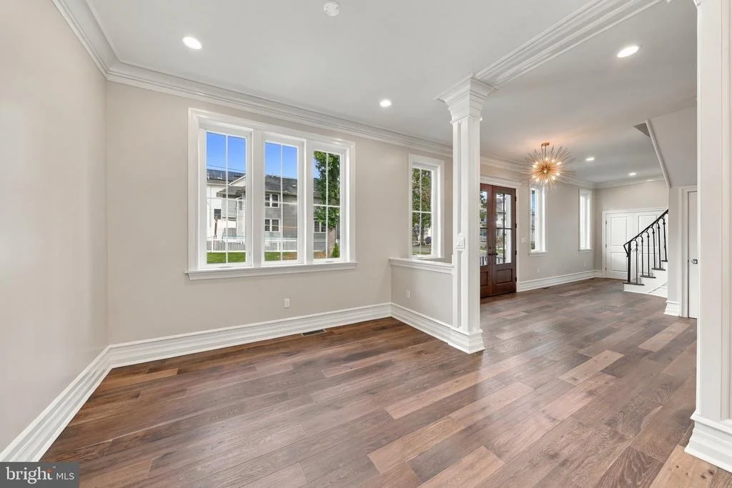 Photo of 230 E SUMMIT AVENUE
