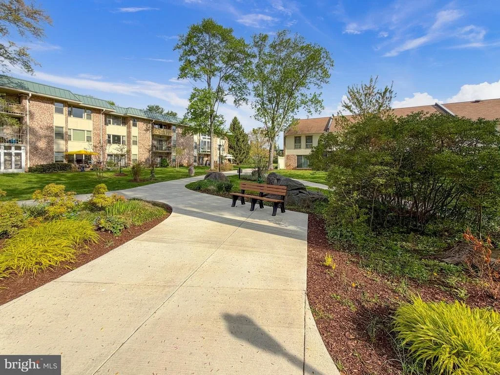 Photo of Unit 32F at 3590 GLENEAGLES DRIVE