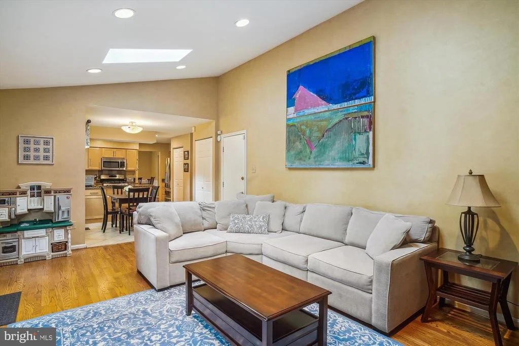 Photo of 2427 HENSLOWE DRIVE