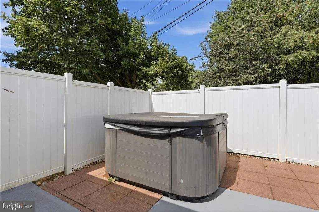 Photo of 1405 OUTER DRIVE