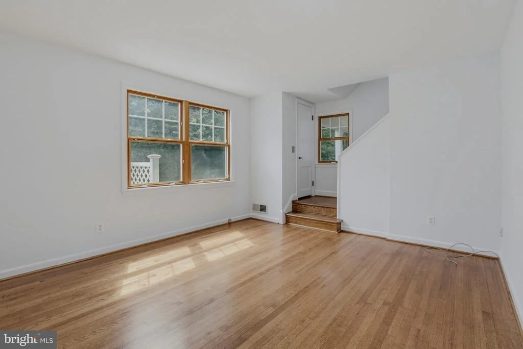 Photo of 717 MAPLETON ROAD