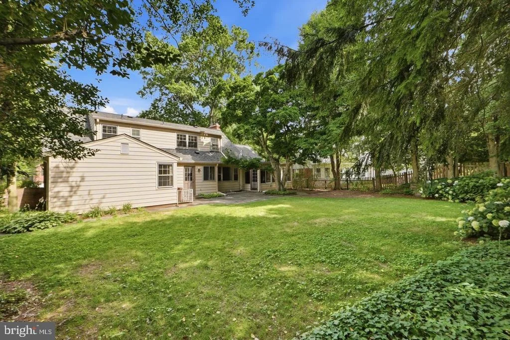 Photo of 5910 OVERLEA ROAD