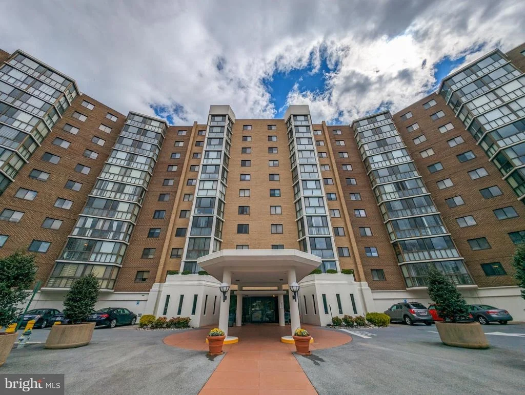 Photo of Unit 4608 at 15100 INTERLACHEN DRIVE