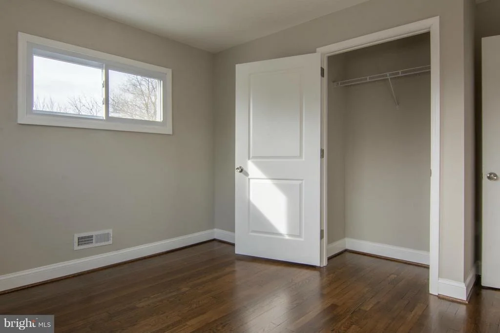 Photo of 922 BARDSWELL ROAD