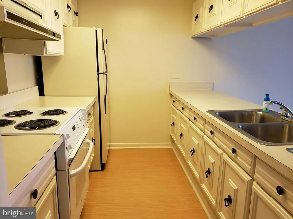 Photo of Unit 71B at 3600 GLENEAGLES DRIVE