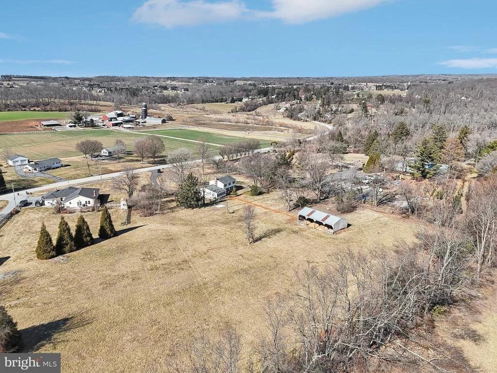 Photo of 2139 DAISY ROAD