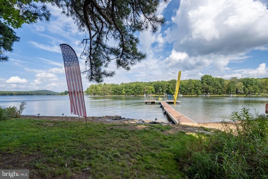 Photo of 925 PINE TREE POINT ROAD