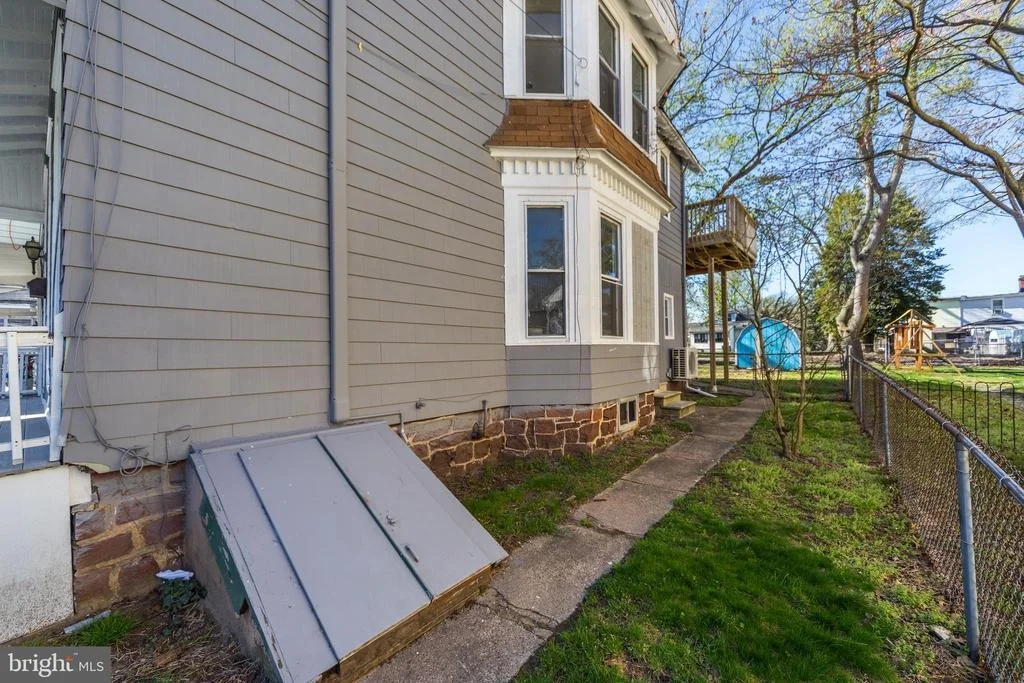 Photo of 724 HUNTER STREET