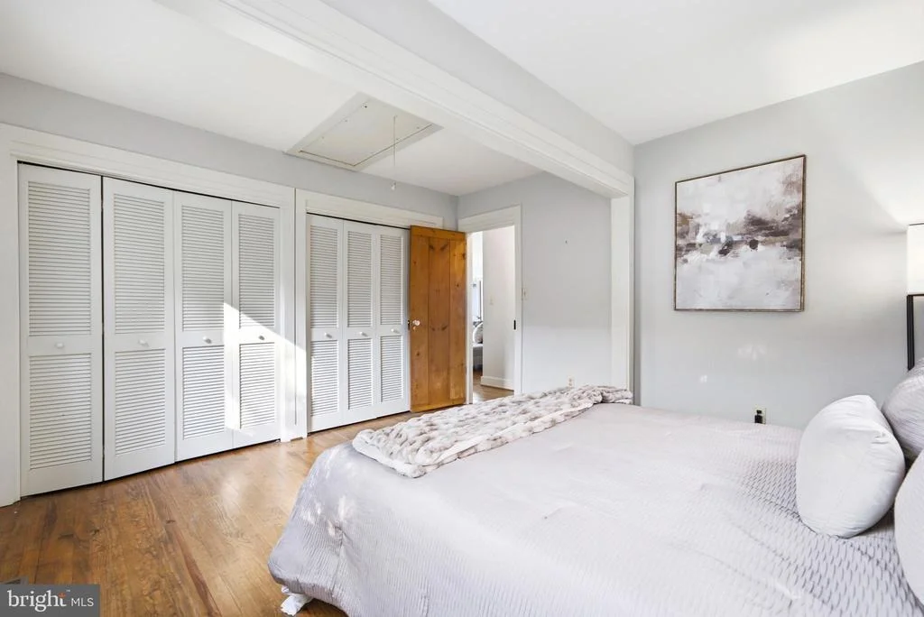 Photo of 5424 BEACH DRIVE
