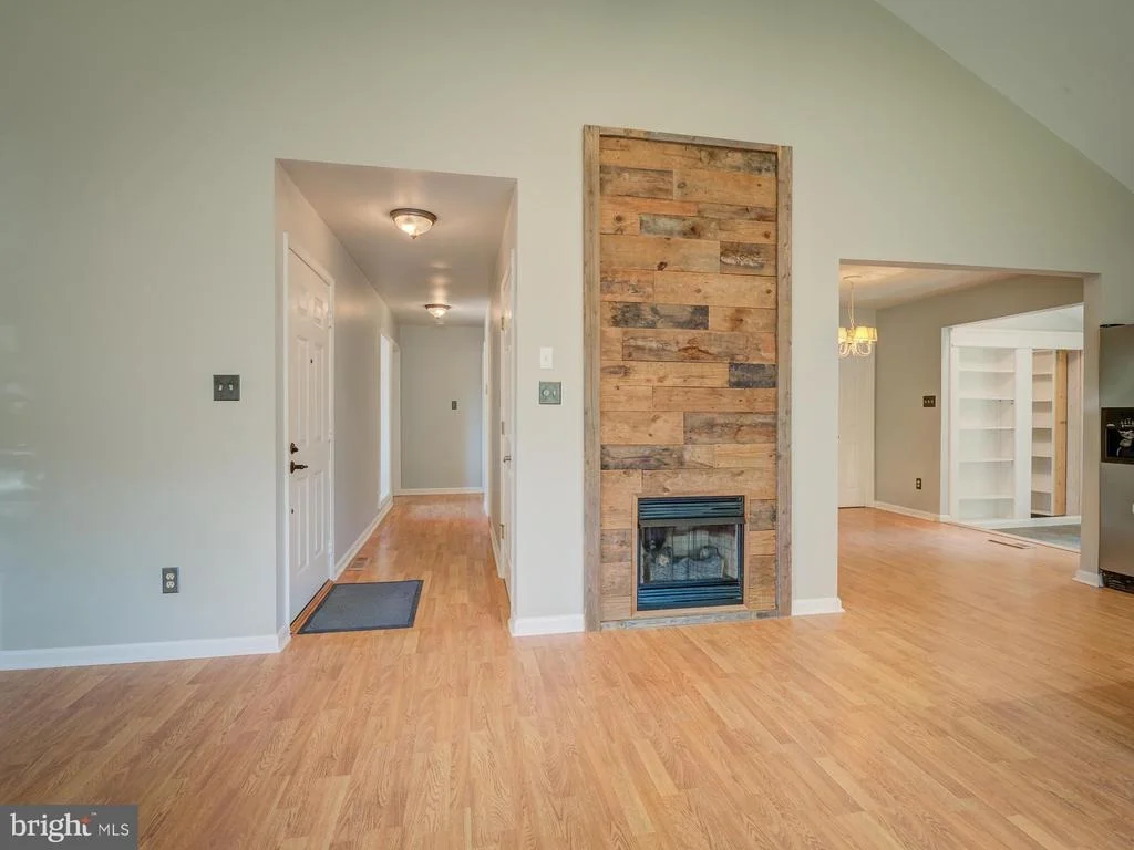 Photo of 370 WILETT DRIVE