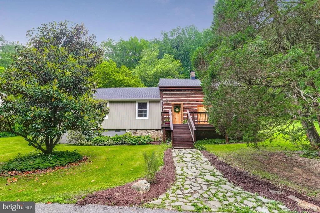 Photo of 828 WARREN ROAD