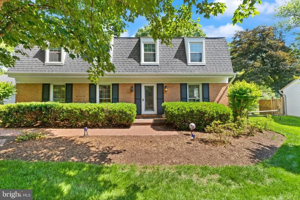 Photo of 2037 DURAND DRIVE