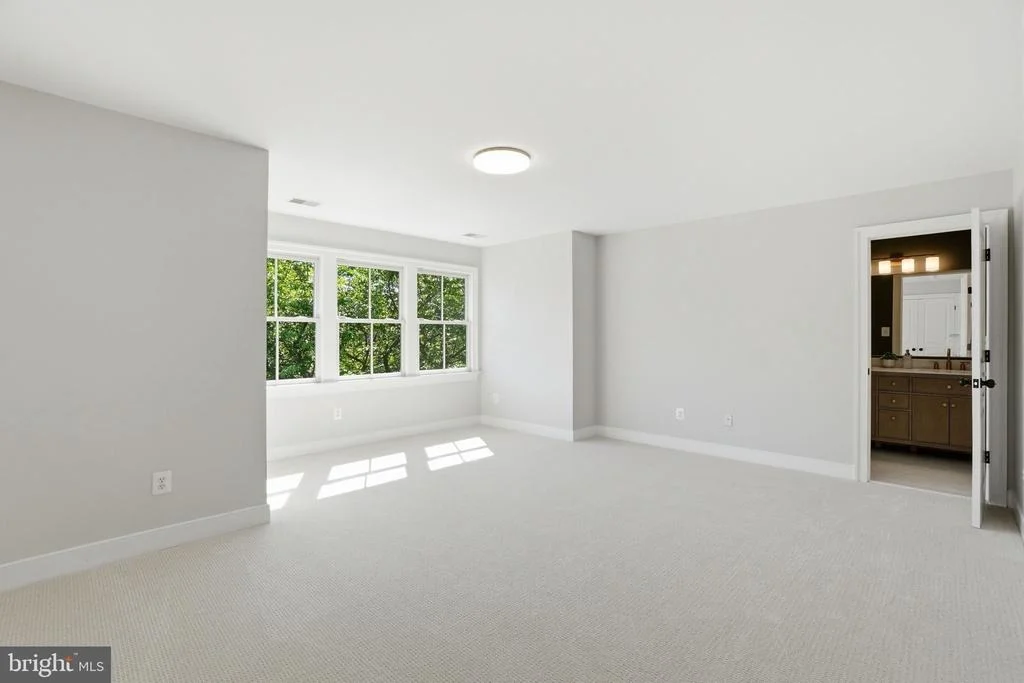 Photo of 2808 JOHN MARSHALL DRIVE