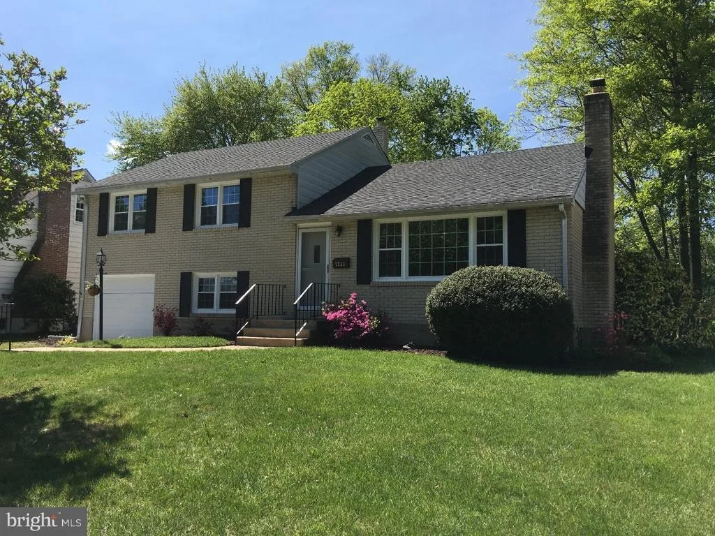 Photo of 1233 CRESTOVER ROAD
