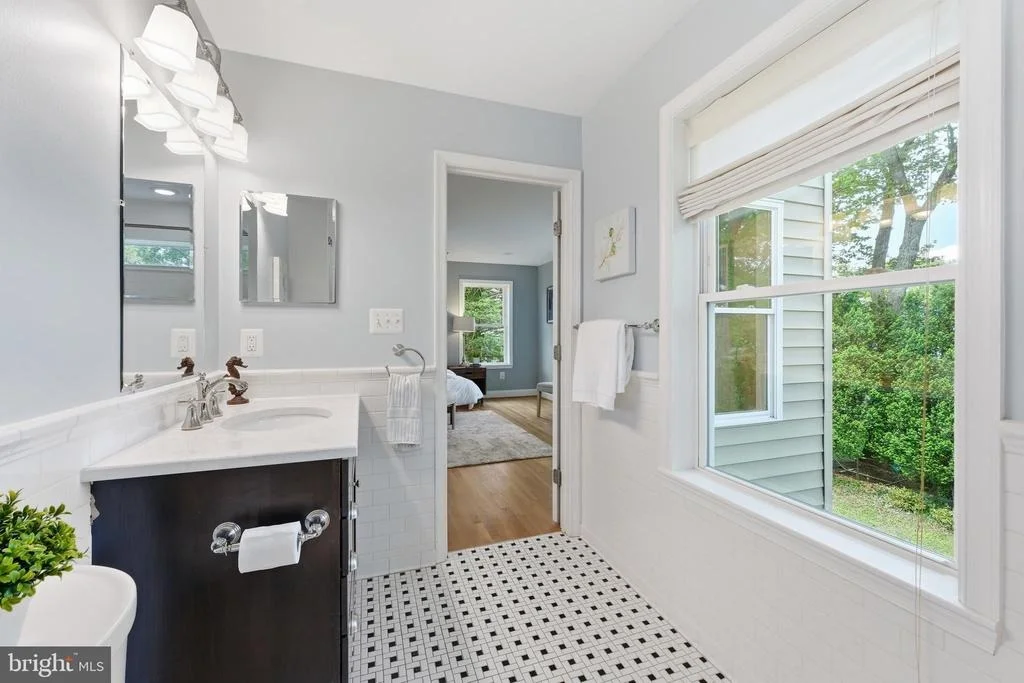 Photo of 1102 MEURILEE LANE