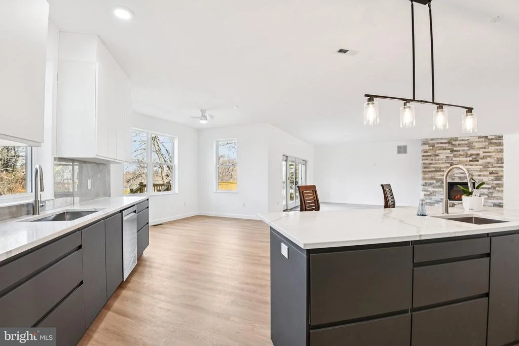 Photo of 8325 GROVE ANGLE ROAD