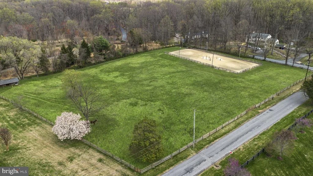 Photo of 16510 BATCHELLORS FOREST ROAD