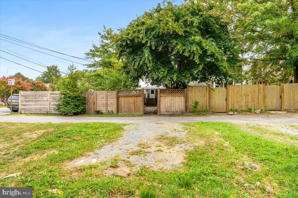 Photo of 729 TRAIL AVENUE