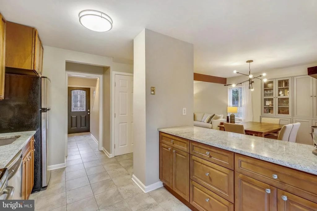 Photo of 10105 MEREDITH AVENUE