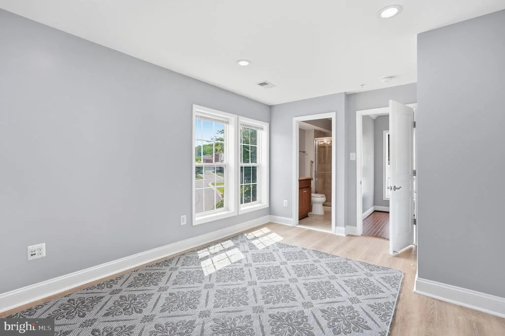 Photo of 232 PARKVIEW AVENUE