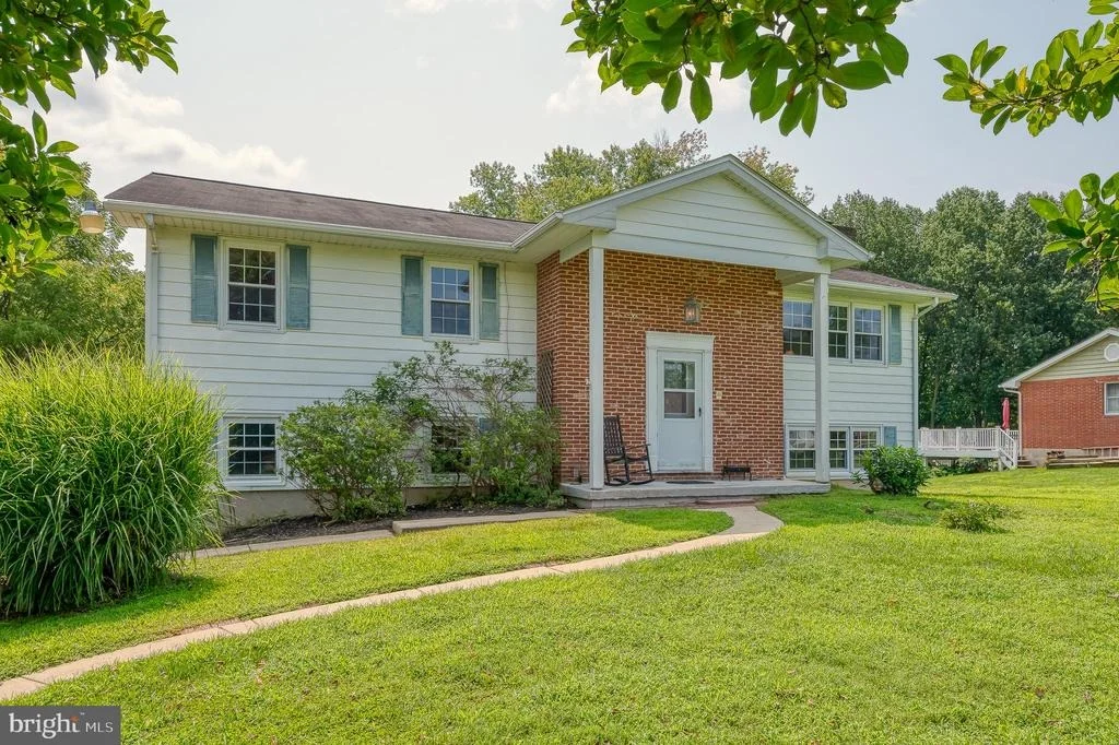 Photo of 1306 GRANDVIEW COURT