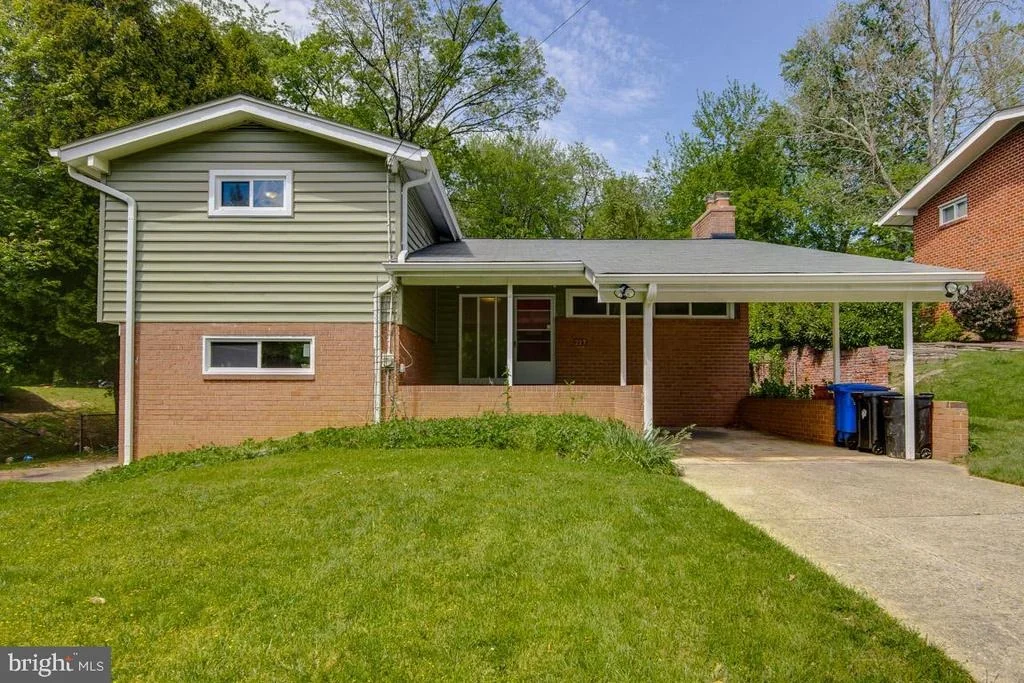 Photo of 217 HILLSBORO DRIVE