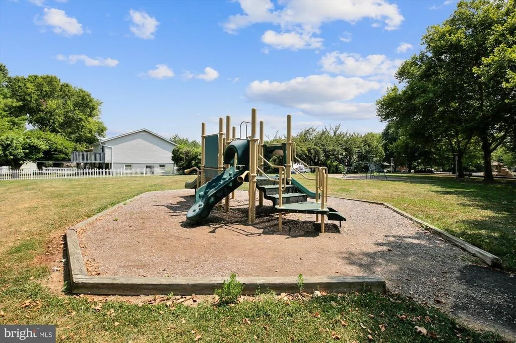 Photo of 417 WHITE OAK PLACE