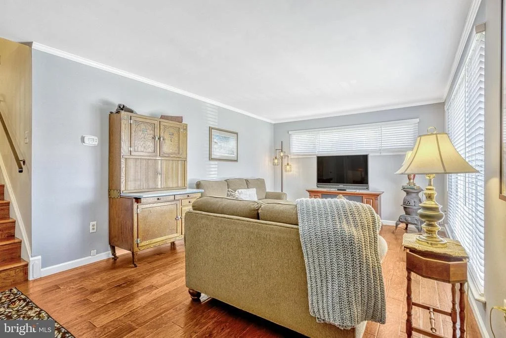 Photo of 10318 FOREST AVENUE