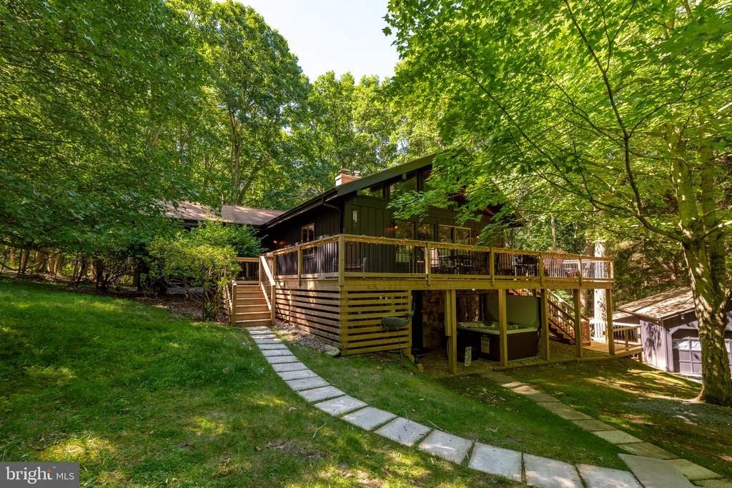 Photo of 106 LODGE CIRCLE