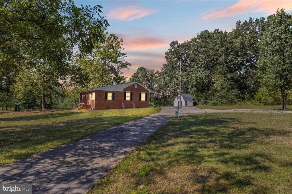 Photo of 1042 GEORGE JAMES LOOP
