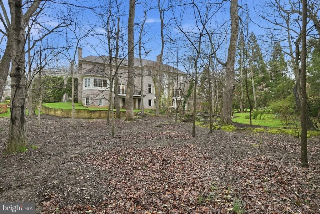 Photo of 904 MACKALL AVENUE