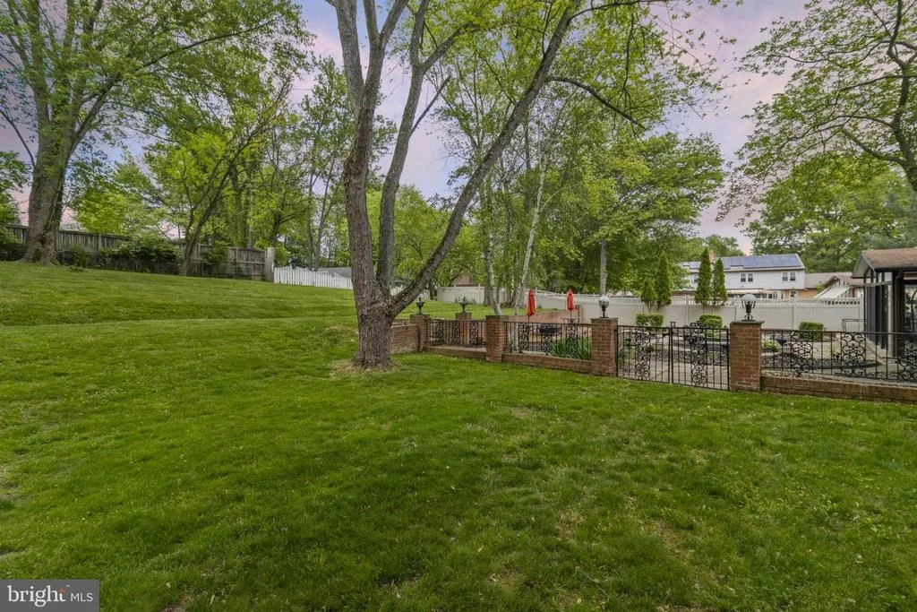 Photo of 2609 VILLAGE LANE