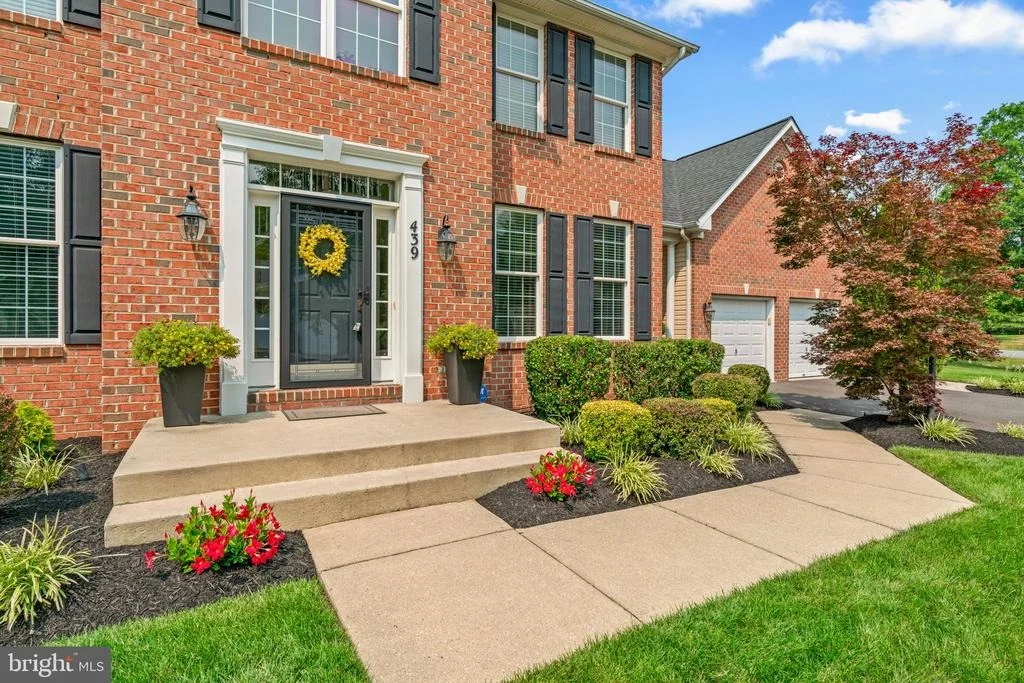 Photo of 439 UNIVERSITY DRIVE