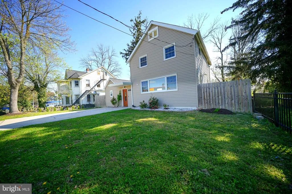 Photo of 2001 DENISON STREET